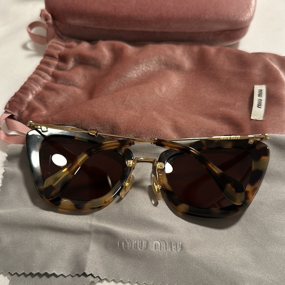 MiuMiu sunglasses - Picture 2 of 5